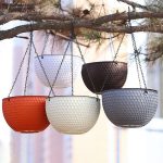8-SOGA White Medium Hanging Resin Flower Pot Self Watering Basket Planter Outdoor Garden Decor