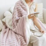 2-SOGA 150x200cm Throw Blanket Bean Paste Pink Premium Milk Velvet Luxuriously Soft Cozy Bedding