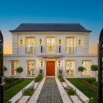 5-Vintage Lantern 2X 70cm Aluminum & Glass Wall Light Classic Lantern Design Elegant Outdoor Antique Inspired Wall Lamp