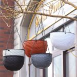 7-SOGA 2X White Small Hanging Resin Flower Pot Self Watering Basket Planter Outdoor Garden Decor
