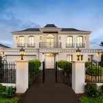 5-Vintage Lantern 62cm Wall Light Elegant Aluminum & Glass Design Classic Outdoor Lighting Rustic Vintage Style