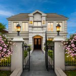 7-Vintage Lantern 4X 70cm Aluminum & Glass Wall Light Classic Lantern Design Elegant Outdoor Antique Inspired Wall Lamp