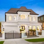 8-Vintage Lantern 4X 70cm Aluminum & Glass Wall Light Classic Lantern Design Elegant Outdoor Antique Inspired Wall Lamp